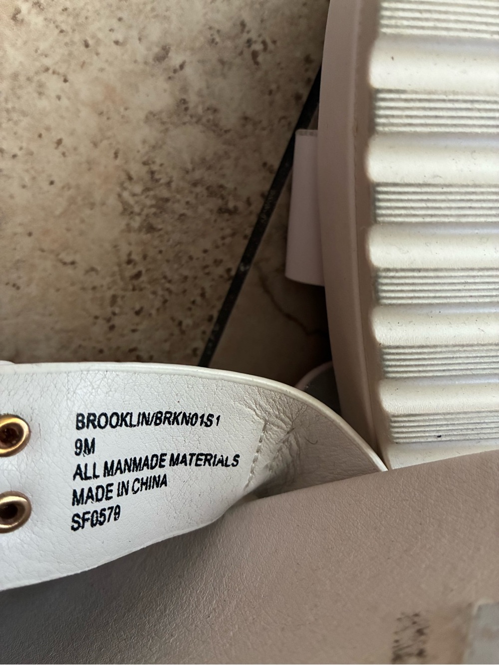 Steve Madden White Slide Sandals 9M - Picture 8 of 9